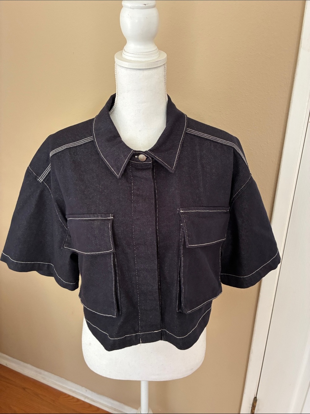 Bebe Cropped denim shirt jacket button down closure NWOT